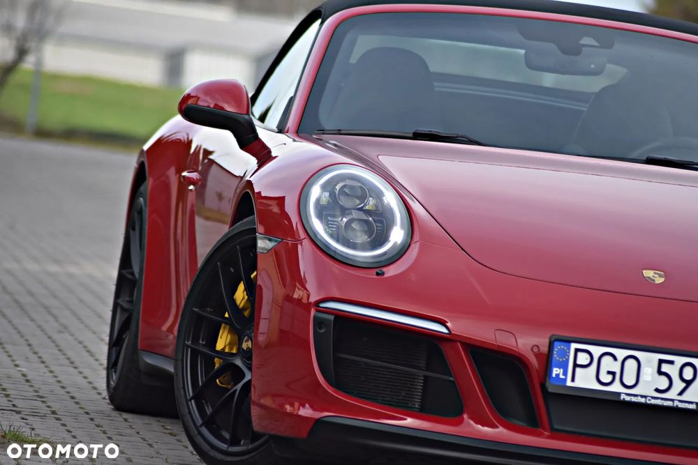 Porsche 911 Carrera 4 GTS PDK - 23