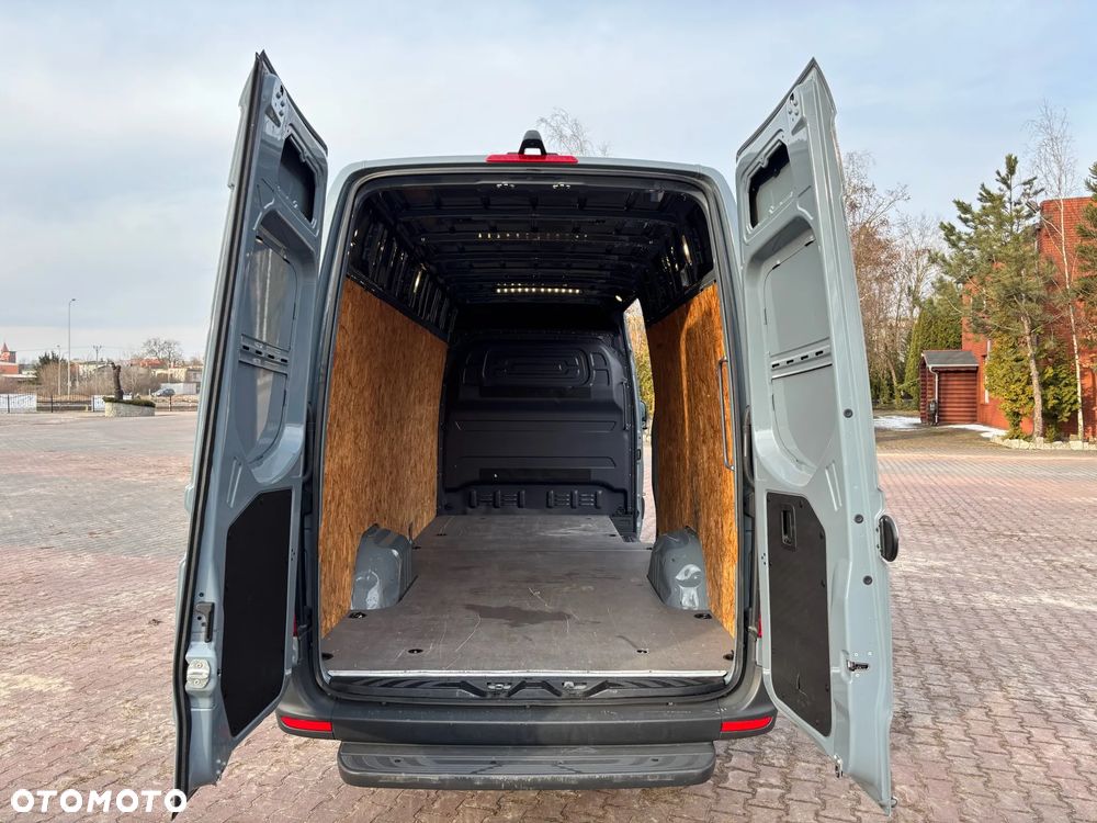 Mercedes-Benz Sprinter - 12