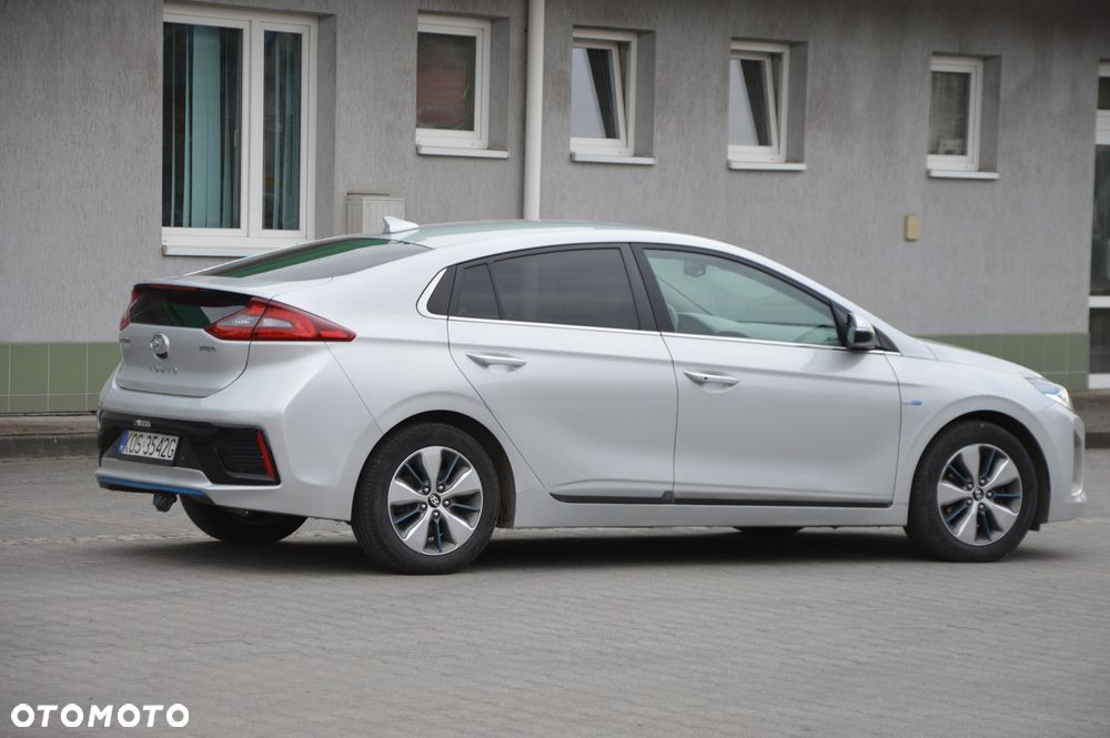 Hyundai IONIQ - 12