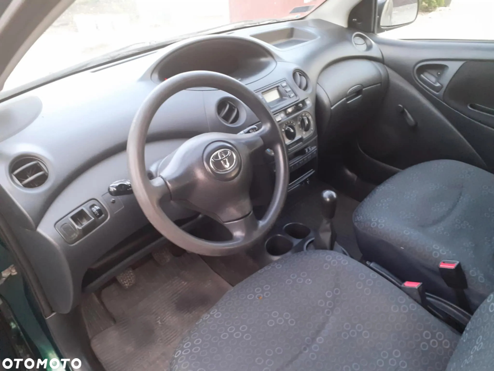Toyota Yaris - 10