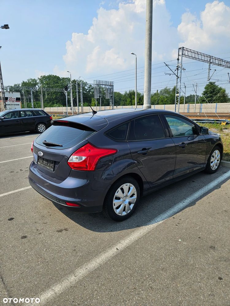Ford Focus 1.6 Trend - 9
