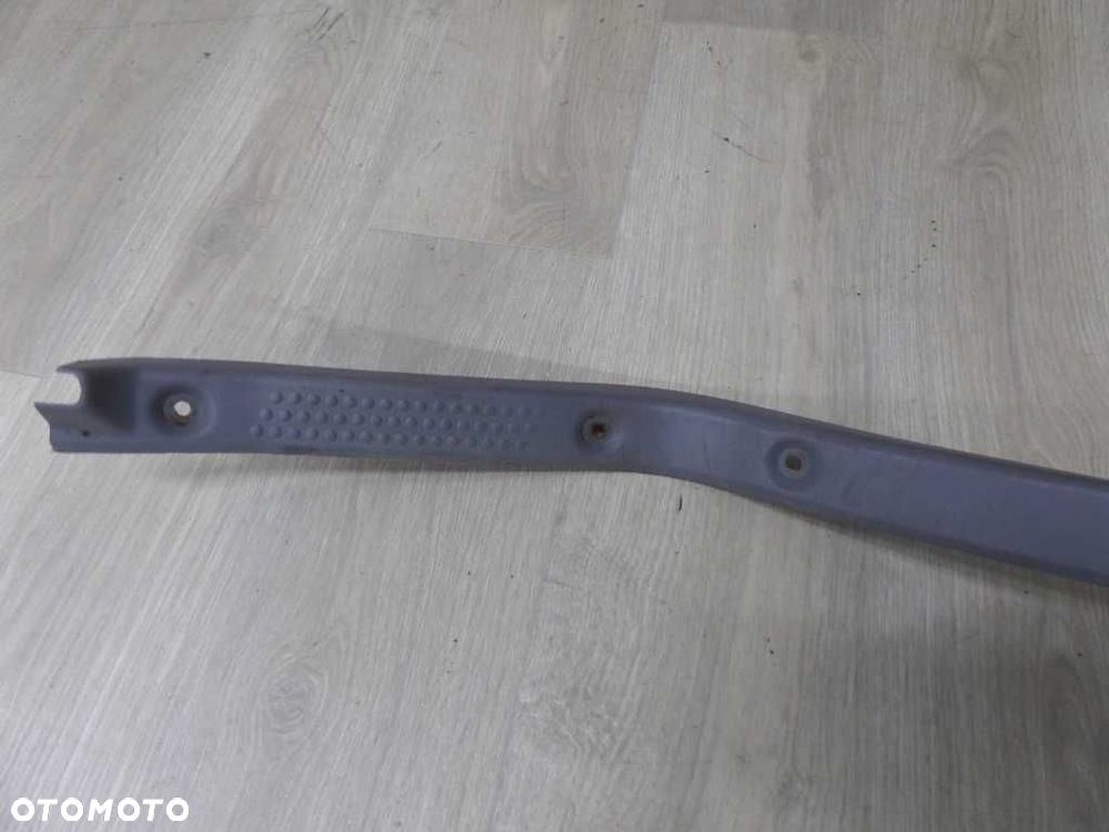 ISUZU NPR NQR NKR LISTWA OSLONA NAKLADKA PROGU PRAWA 04-07 - 2