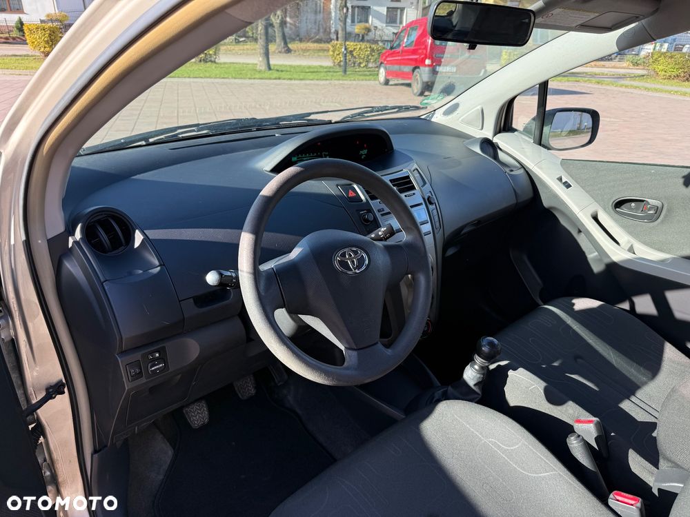 Toyota Yaris 1.33 Luna - 8