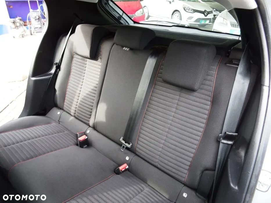 Peugeot 208 1.2 PureTech Active Pack S&S - 17