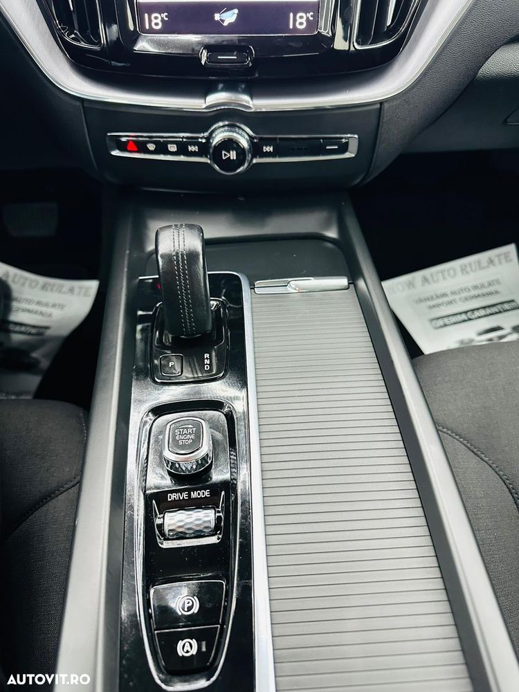 Volvo XC 60 B4 MHEV AT8 FWD Momentum Pro - 24