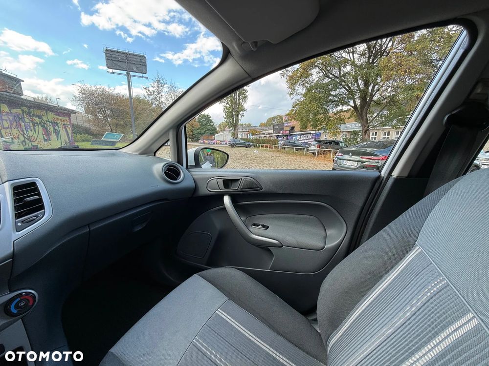 Ford Fiesta - 12