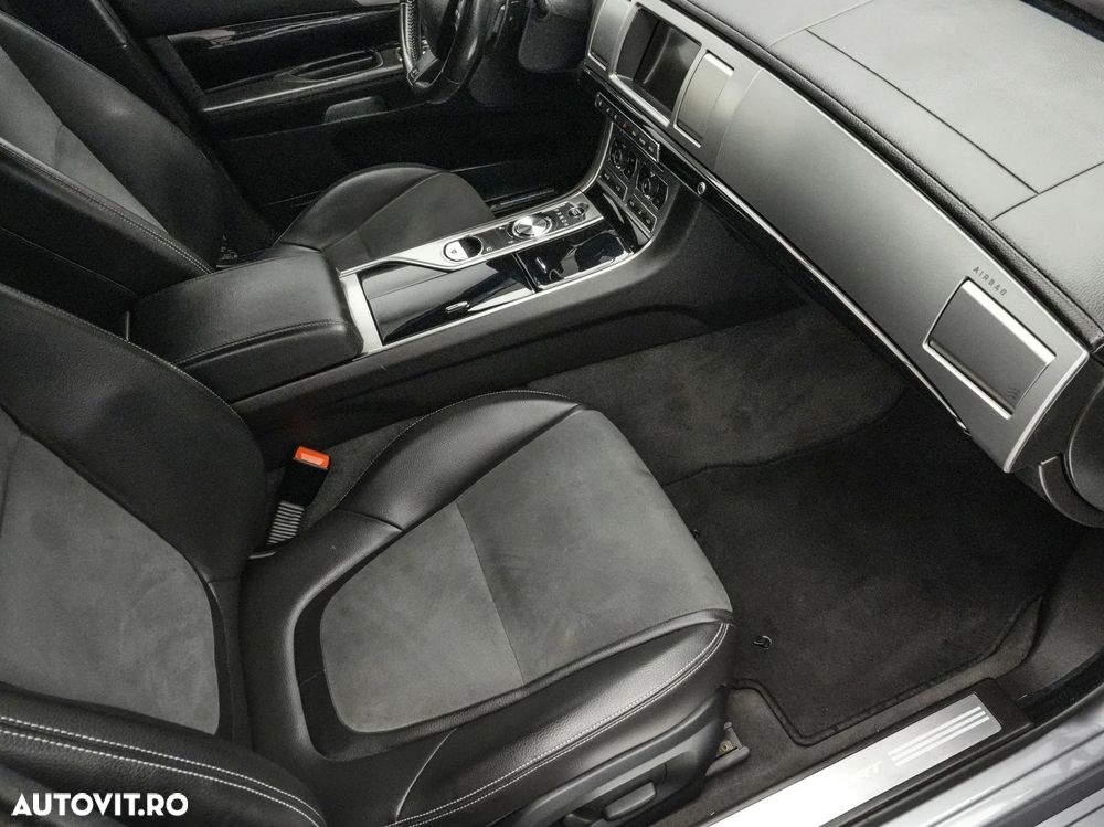 Jaguar XF 2.2D Premium Luxury - 13