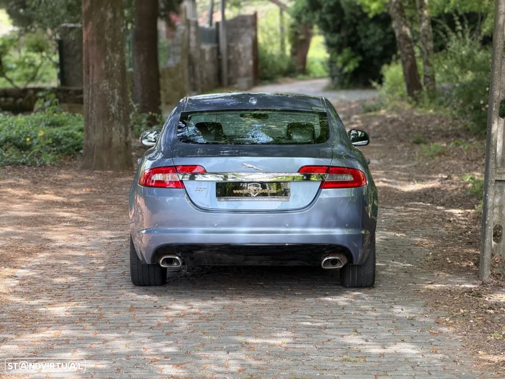 Jaguar XF 2.7 D V6 Premium Luxury - 46