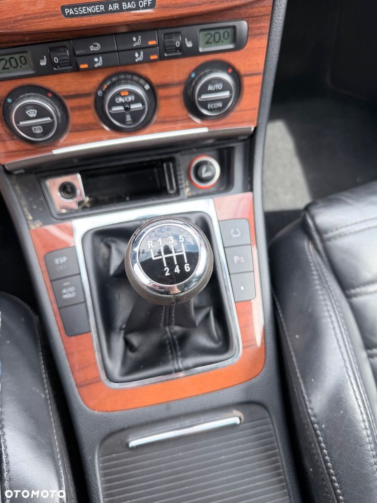 Volkswagen Passat 2.0 TDI Highline - 18