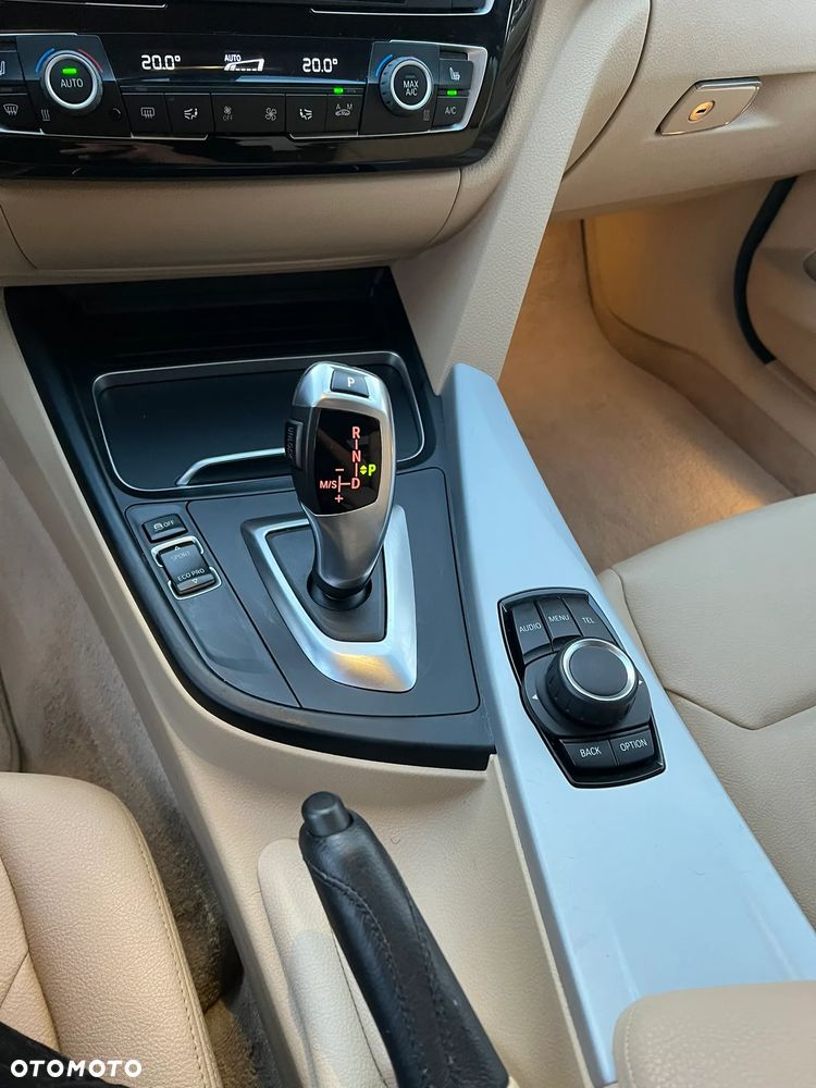BMW Seria 3 320i - 15