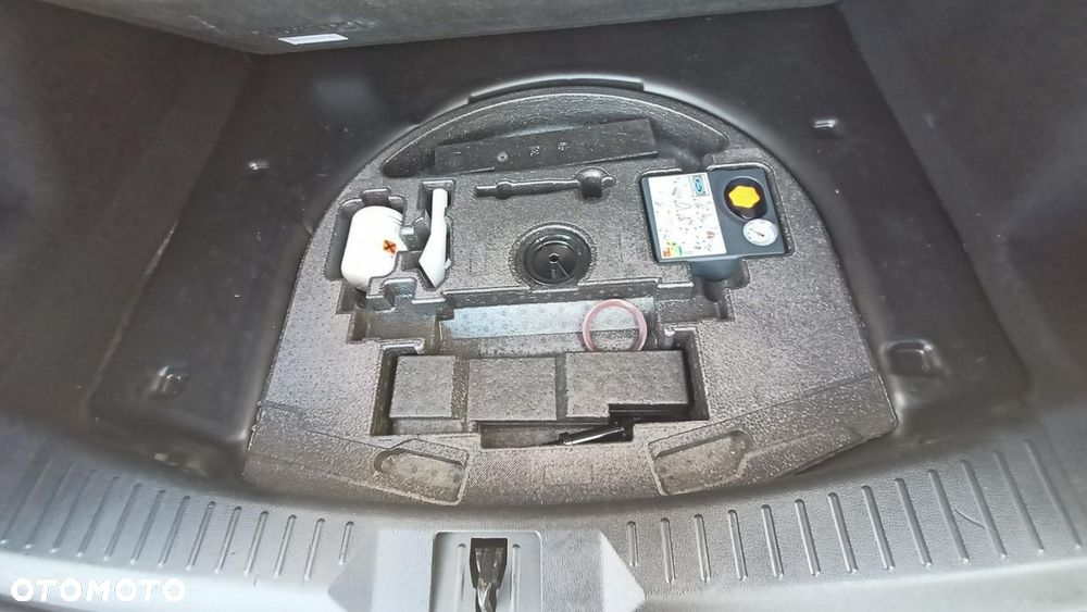Ford Kuga - 27