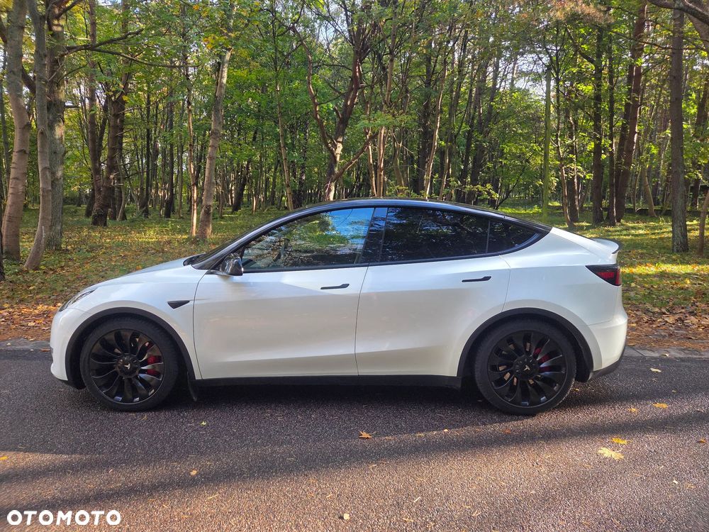 Tesla Y Performance AWD - 5