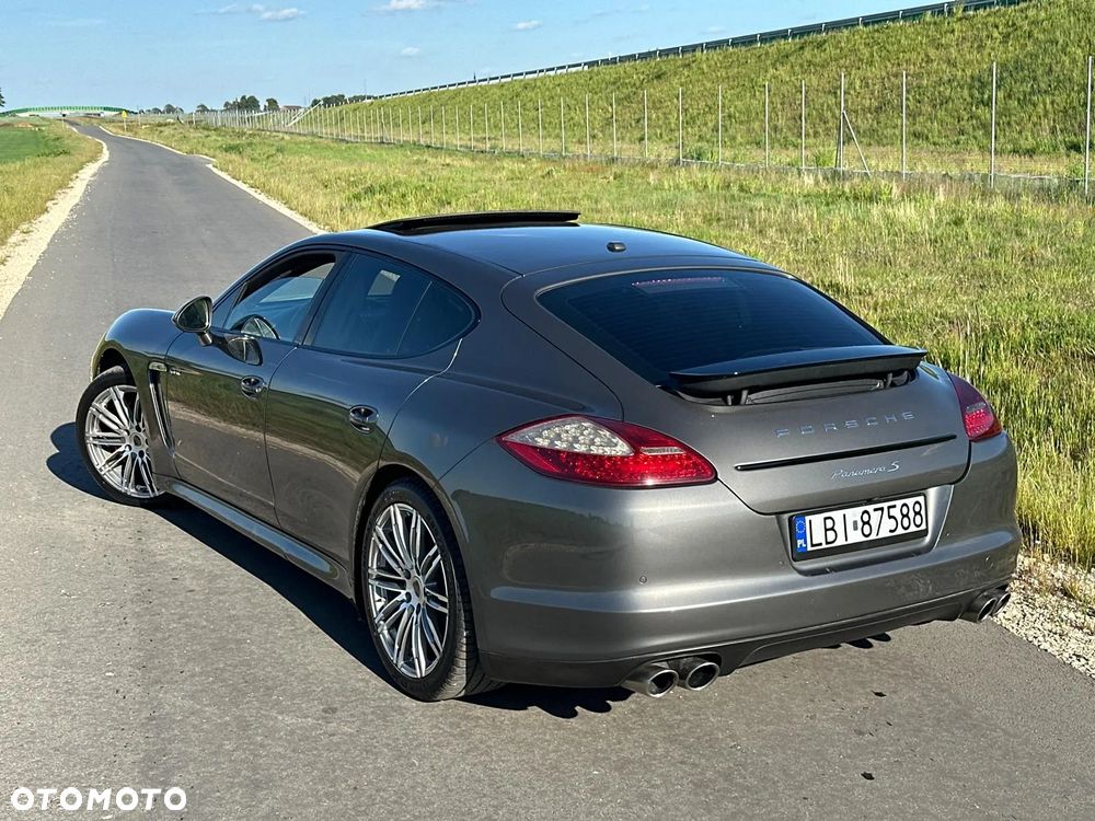 Porsche Panamera - 4