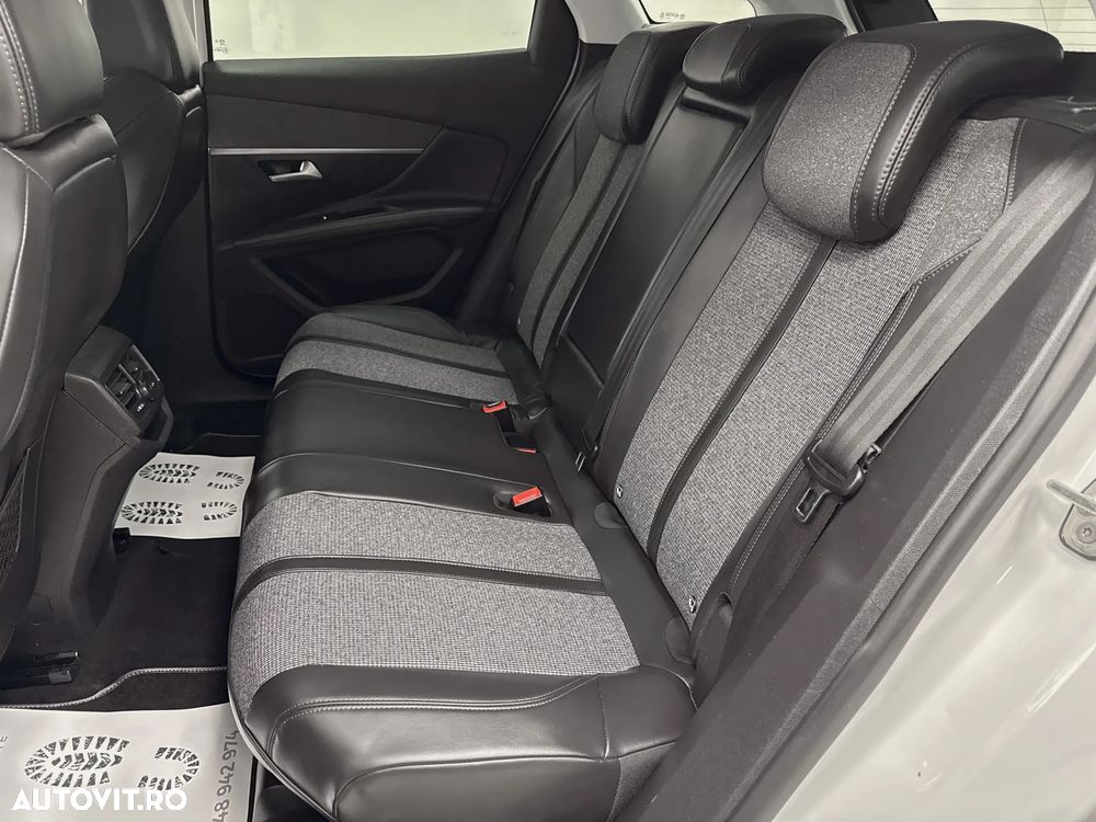 Peugeot 3008 1.2 PureTech S&S BVM6 Allure - 22
