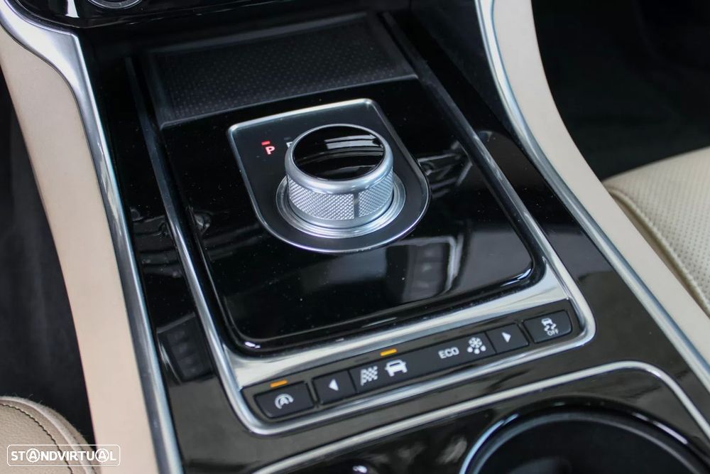 Jaguar XE 2.0 D Prestige Aut. - 20