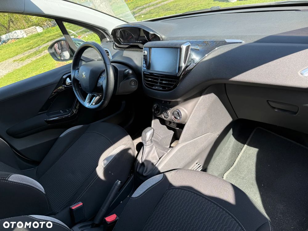 Peugeot 208 - 7