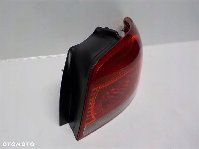 AUDI A3 II 8P 3D LAMPA PRAWA TYŁ TYLNA - 2