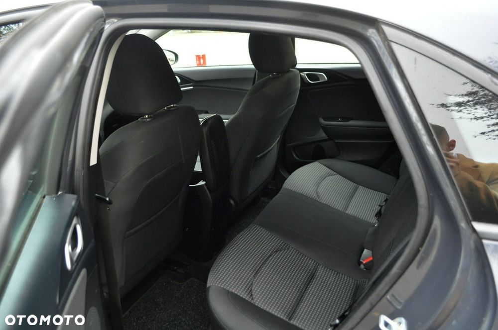 Kia Ceed - 8