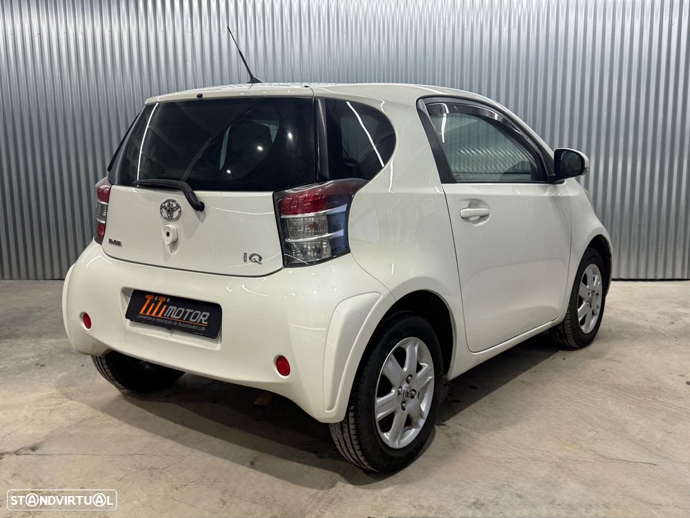 Toyota iQ 1.0 VVT-i Essential+AC - 4