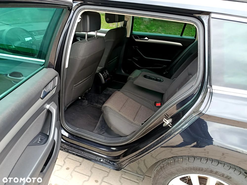 Volkswagen Passat - 16