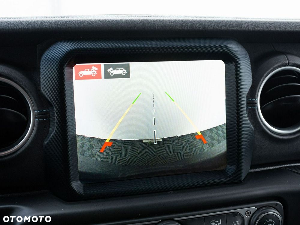 Jeep Wrangler - 24