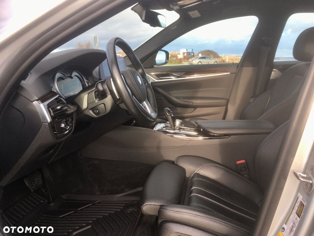 BMW Seria 5 540i GPF xDrive Luxury Line - 32