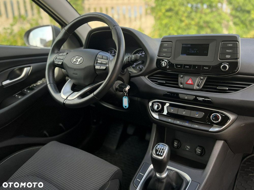 Hyundai i30 1.5 DPI Classic + - 27