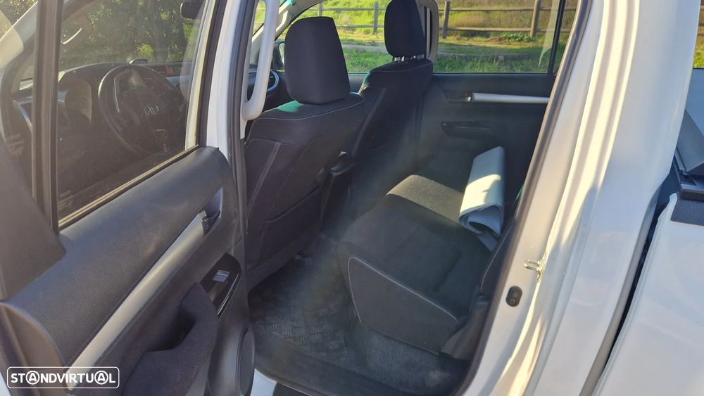 Toyota Hilux 2.4 D-4D 2WD CD Tracker - 10