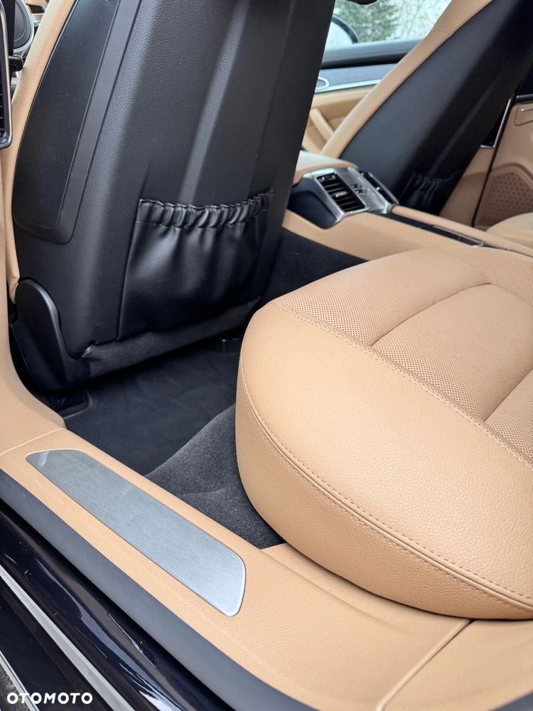 Porsche Panamera - 21
