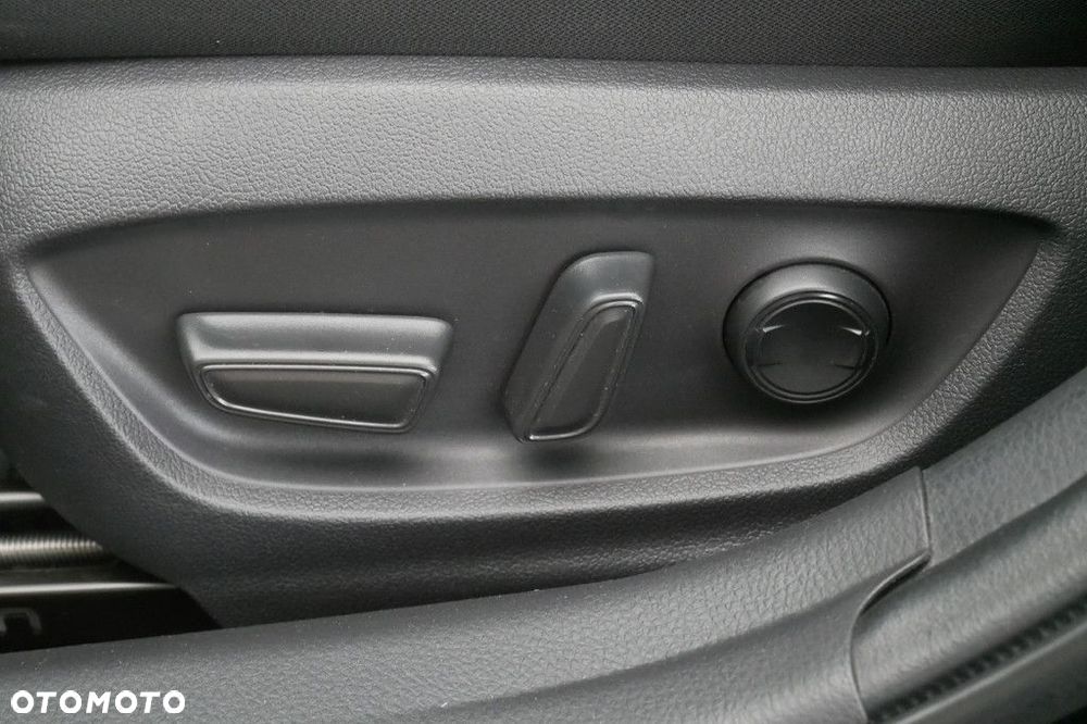 Toyota Camry 2.5 Hybrid Comfort CVT - 27