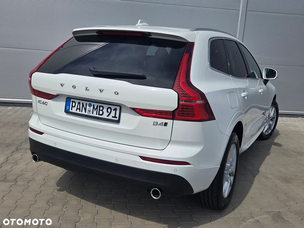 Volvo XC 60 B4 D AWD Geartronic Momentum - 22