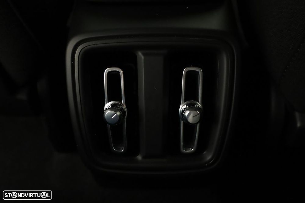 Volvo XC 40 2.0 B3 Essential - 23