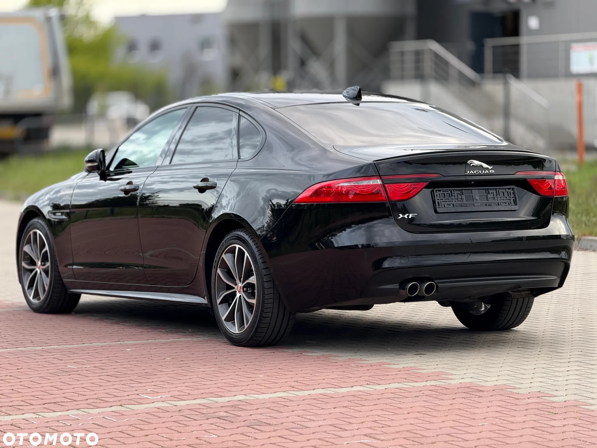 Jaguar XF 2.0 i4D R-Sport - 13