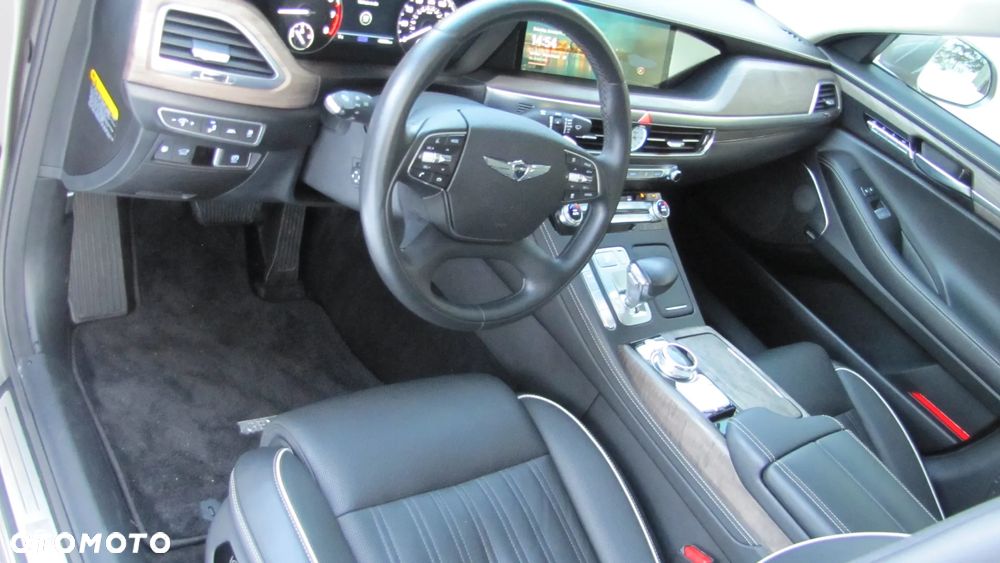 Genesis G90 - 8