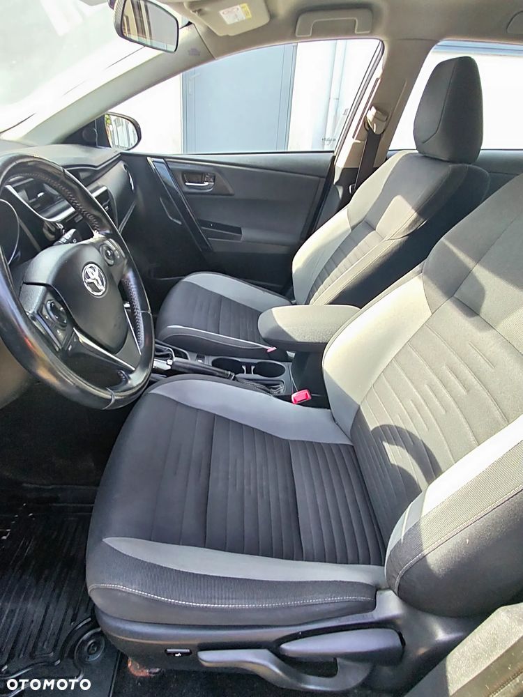 Toyota Auris - 12