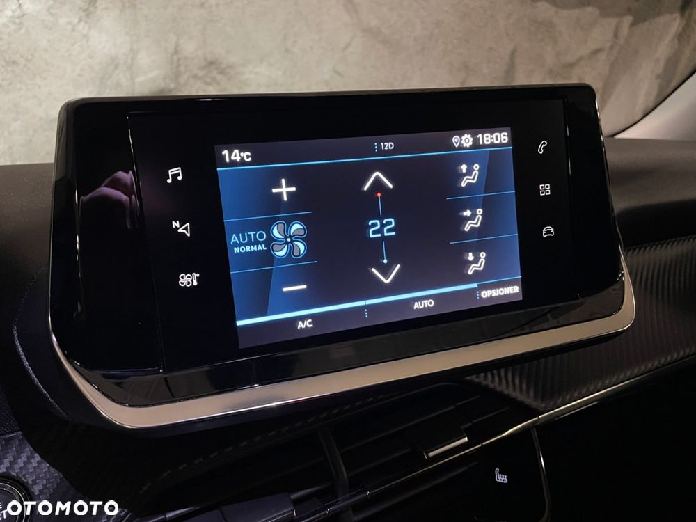 Peugeot 2008 1.5 BlueHDi Allure S&S EAT8 - 17