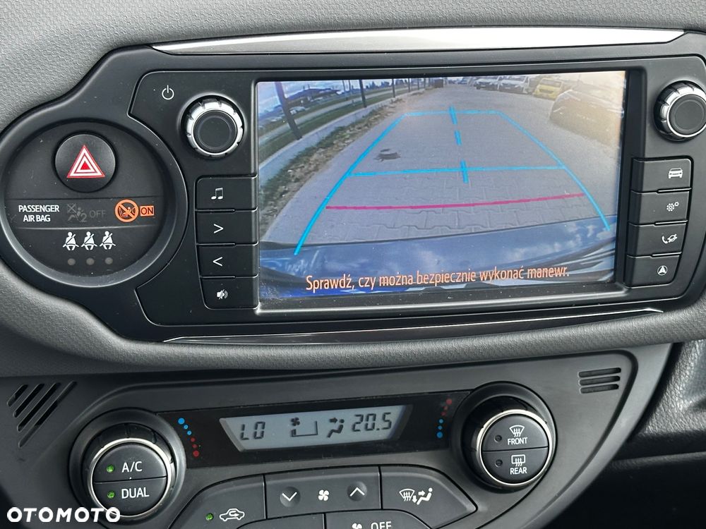 Toyota Yaris Hybrid 100 Selection Passion - 15