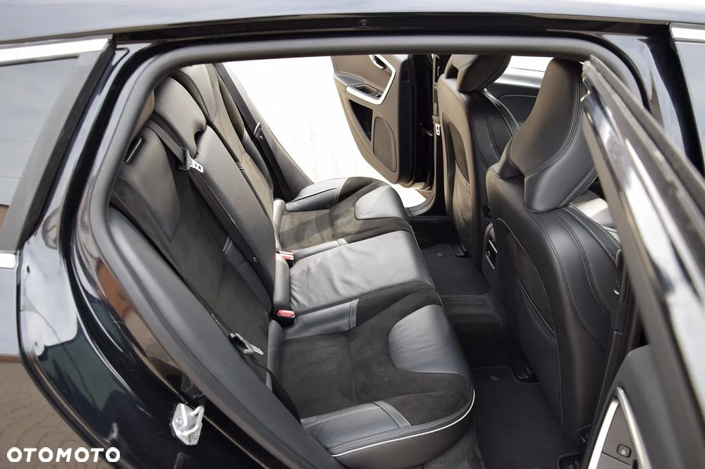 Volvo V60 D4 R-Design - 22