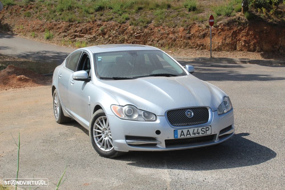 Jaguar XF 2.7 V6 Luxury - 4