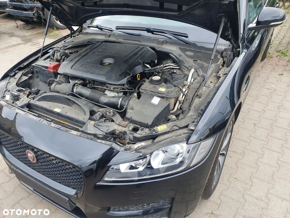 Jaguar XF 20d R-Sport - 16