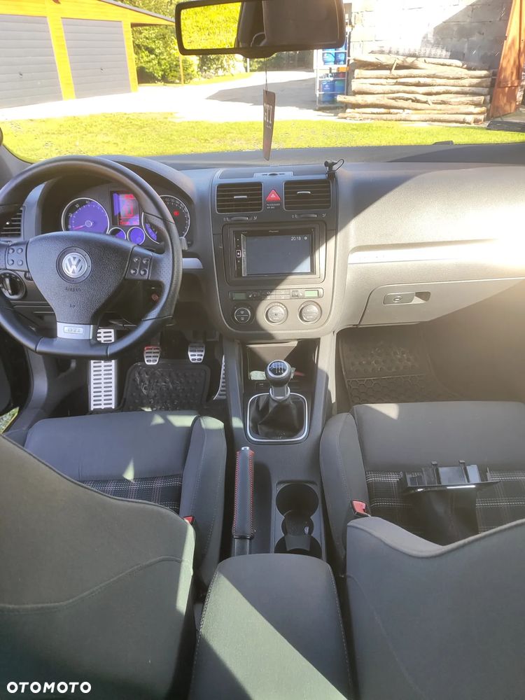 Volkswagen Golf - 10