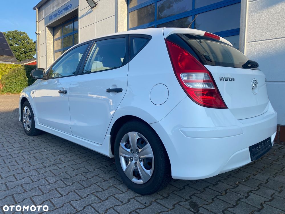 Hyundai i30 1.4 Base + World Cup - 3