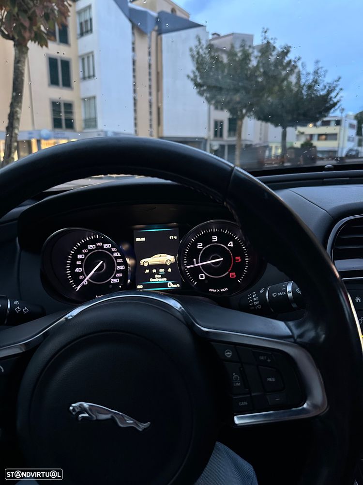 Jaguar XE 20d R-Sport - 4