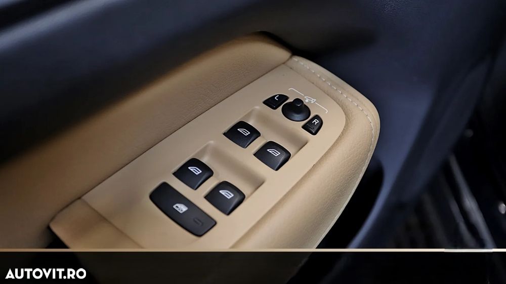Volvo XC 60 T8 Twin Engine AWD Momentum Pro - 3