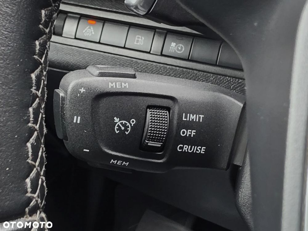 Peugeot 3008 225 e-EAT8 Allure Pack - 34