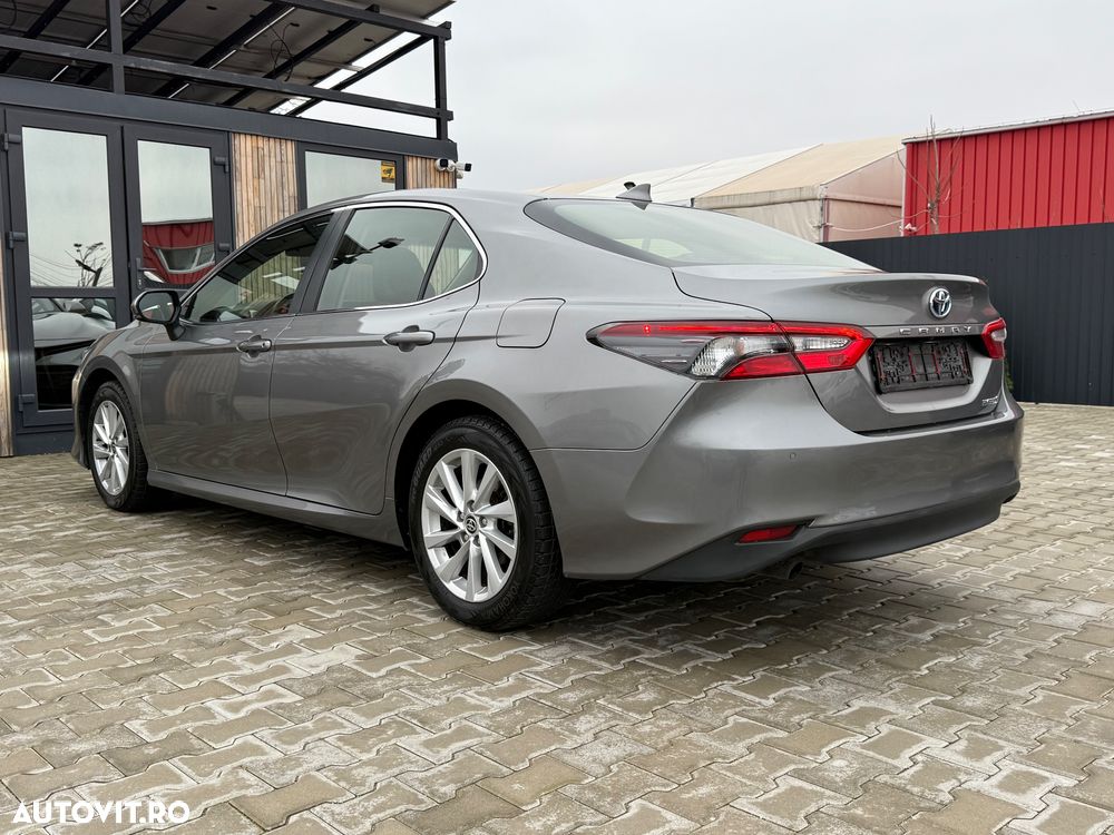 Toyota Camry Luxury - 9