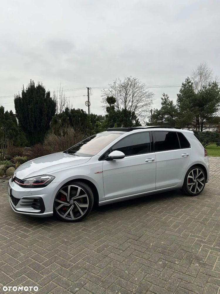 Volkswagen Golf - 6