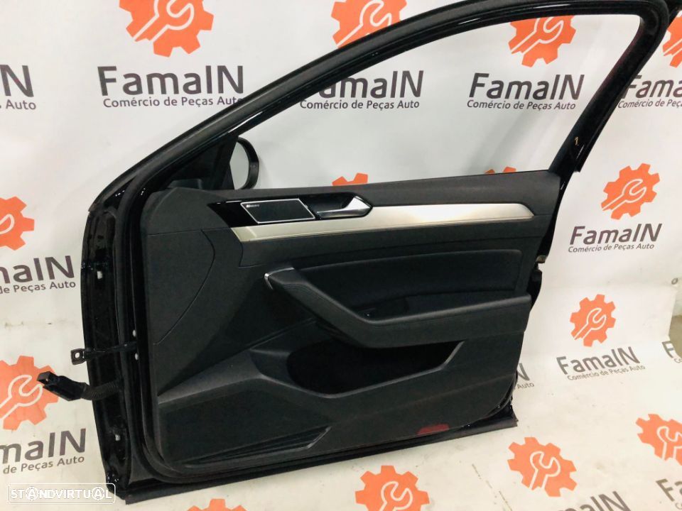 Quartela porta frente - VW PASSAT B8 - 2