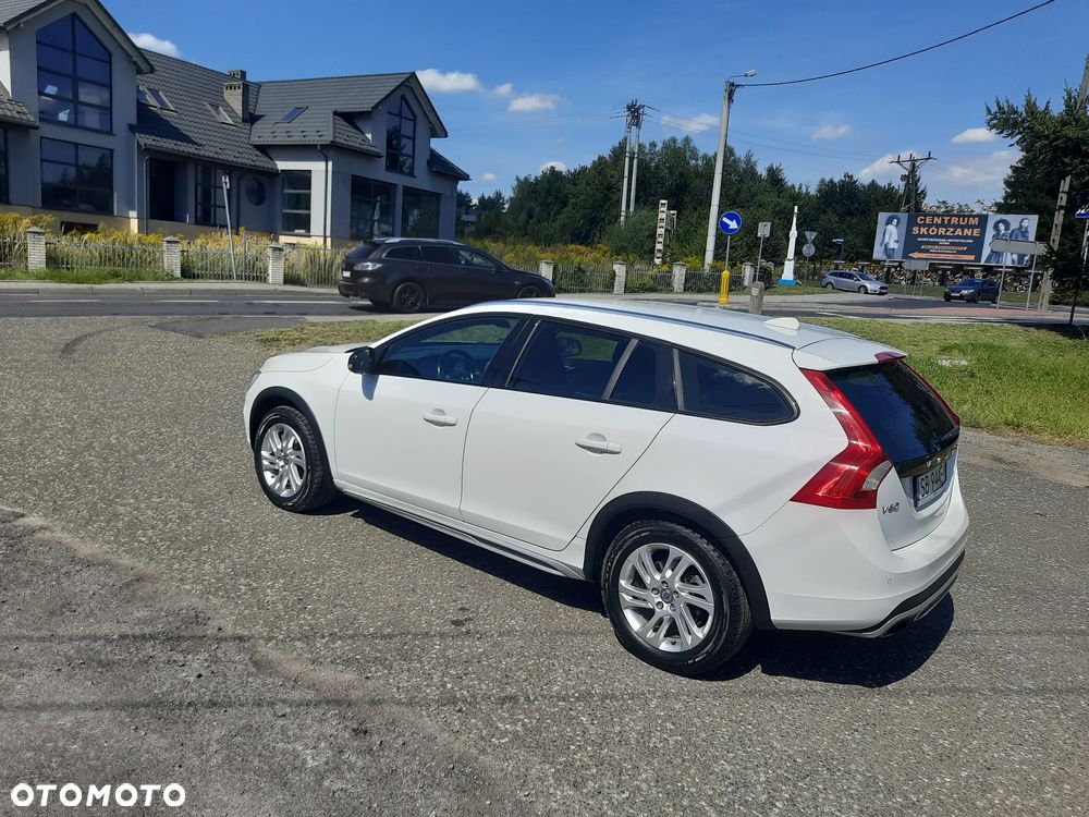 Volvo V60 Cross Country T5 AWD Momentum - 4
