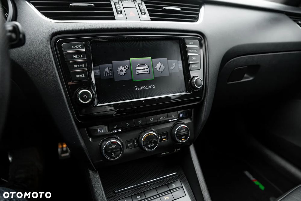 Skoda Octavia 2.0 TDI DSG RS - 36